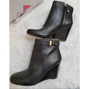 Isaac Mizrahi Size 8.5 VICKY Leather Wedge Ankle Booties